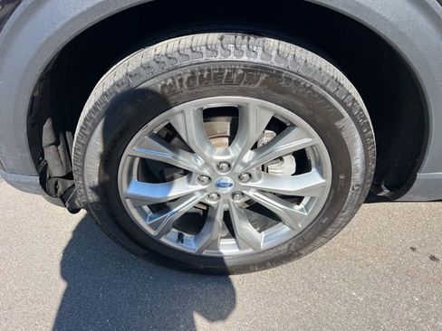 Used 2023 Ford Explorer XLT w/ Equipment Group 202A image 9