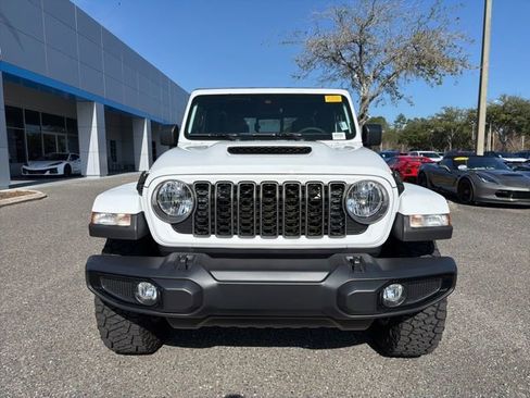 Used 2025 Jeep Gladiator Sport image 2