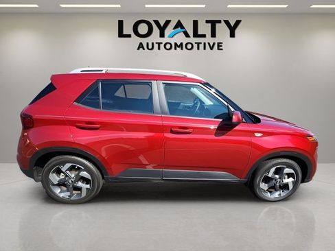 Used 2024 Hyundai Venue Limited FWD image 8