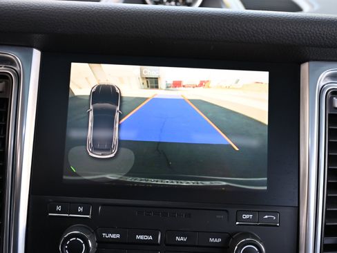 Used 2018 Porsche Macan Sport Edition AWD/4WD image 22