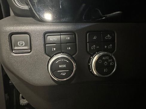 Used 2025 GMC Sierra 1500 SLT AWD/4WD image 18