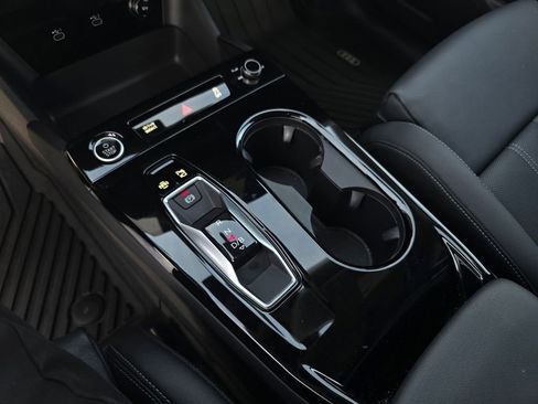 Used 2025 Audi Q6 e-tron Premium Plus w/ Premium Plus image 21