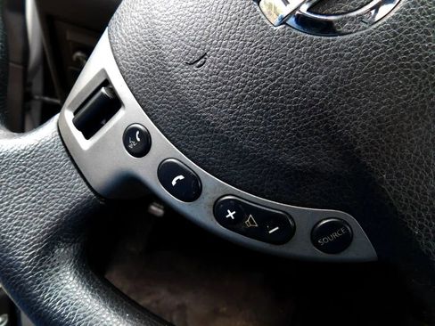 Used 2011 Nissan Rogue SV image 17