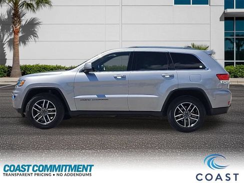 Used 2020 Jeep Grand Cherokee Laredo w/ Laredo X Package RWD image 9