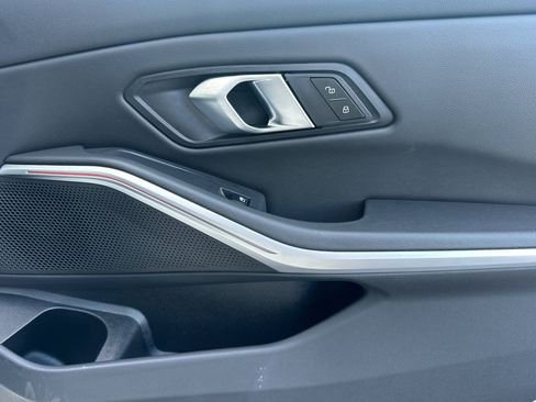 Used 2025 BMW 330i Sedan w/ Convenience Package image 21