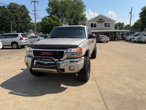 Used 2005 GMC Sierra 1500 SLE w/ Light Duty Power Package AWD/4WD image 2