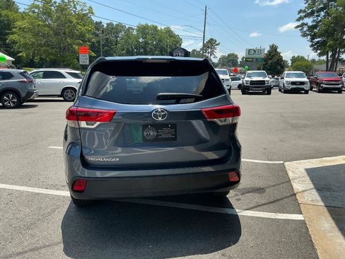 Used 2019 Toyota Highlander LE FWD image 8