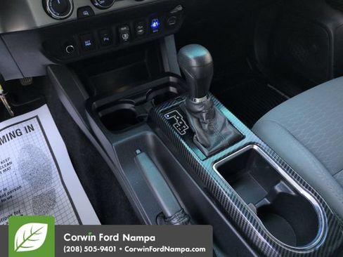 Used 2018 Toyota Tacoma SR5 AWD/4WD image 17