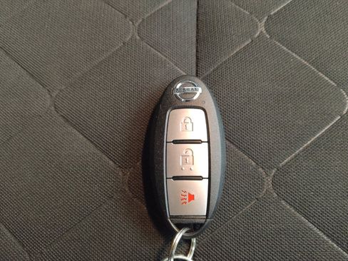 Used 2018 Nissan Kicks S image 32