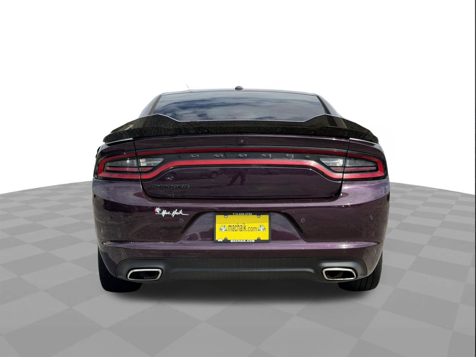 Used 2020 Dodge Charger SXT w/ Blacktop Package RWD image 4