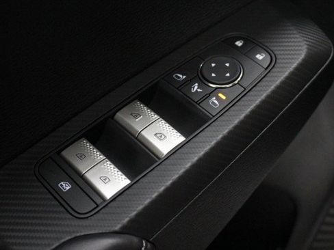 New 2025 Mitsubishi Outlander SE image 18