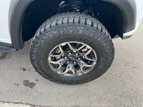 Used 2024 Chevrolet Colorado ZR2 w/ ZR2 Convenience Package III image 12