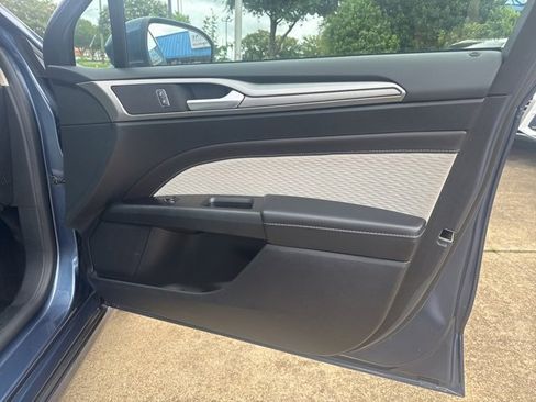 Used 2019 Ford Fusion SE w/ Equipment Group 151A image 16