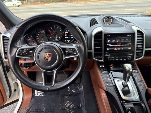 Used 2017 Porsche Cayenne Platinum Edition image 15