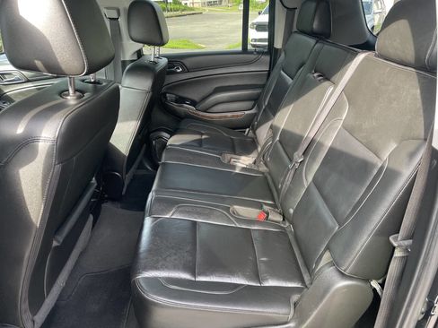 Used 2019 Chevrolet Suburban LT image 12