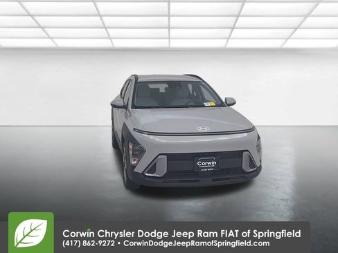 Used 2025 Hyundai Kona SEL image 4