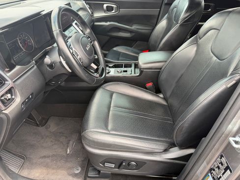 Used 2022 Kia Sorento S FWD image 15
