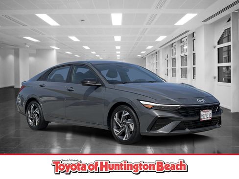 Used 2025 Hyundai Elantra Sport w/ Cargo Package FWD image 1