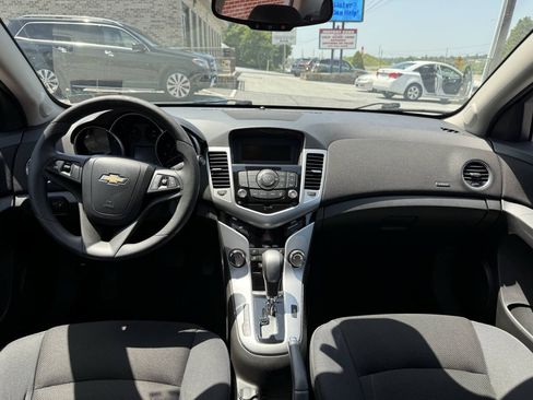 Used 2016 Chevrolet Cruze LT FWD image 25