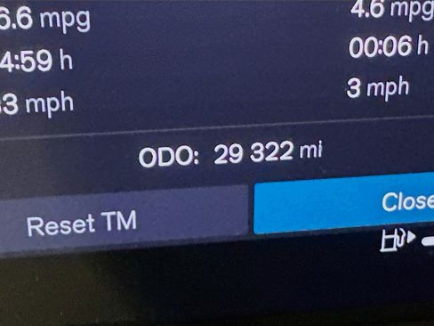 Used 2024 Volvo XC40 B5 Core w/ Climate Package image 19