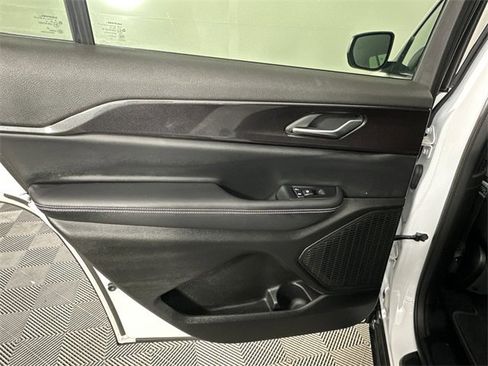 Certified 2023 Jeep Grand Cherokee L Laredo image 11