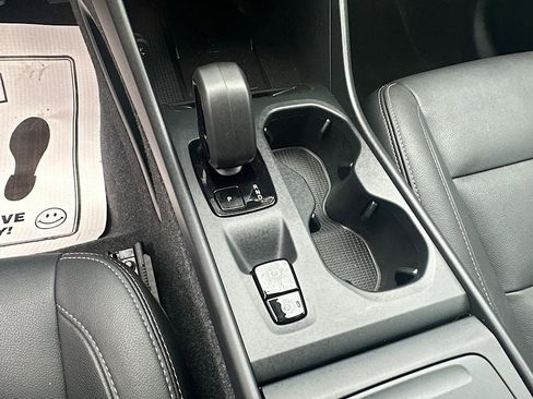 Used 2025 Volvo XC40 B5 Core image 21