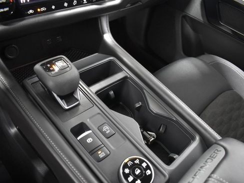 Certified 2024 Nissan Pathfinder S image 17