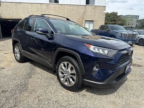 Used 2019 Toyota RAV4 XLE Premium w/ Cold Weather Package AWD/4WD image 8