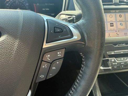 Used 2019 Ford Fusion SE w/ Equipment Group 151A FWD image 11