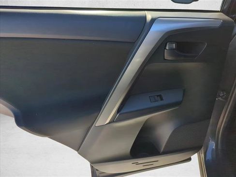 Used 2017 Toyota RAV4 LE FWD image 9