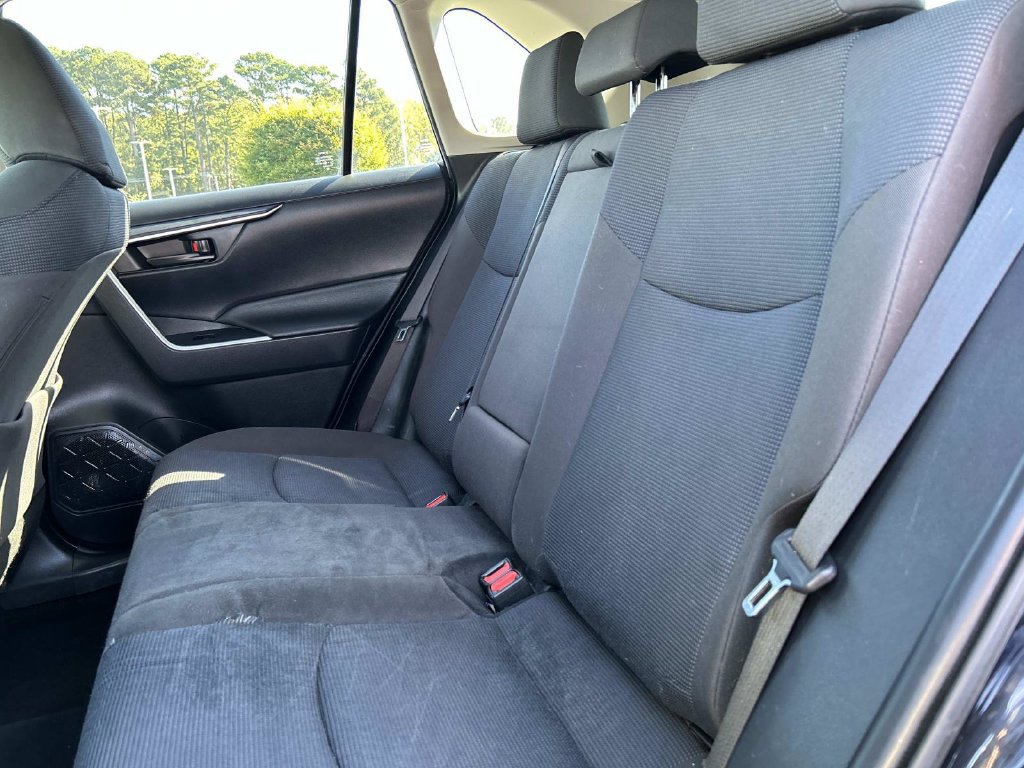 Used 2020 Toyota RAV4 LE FWD image 13