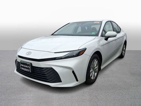 Used 2025 Toyota Camry LE image 1