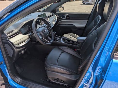 Used 2025 Jeep Compass Limited image 40