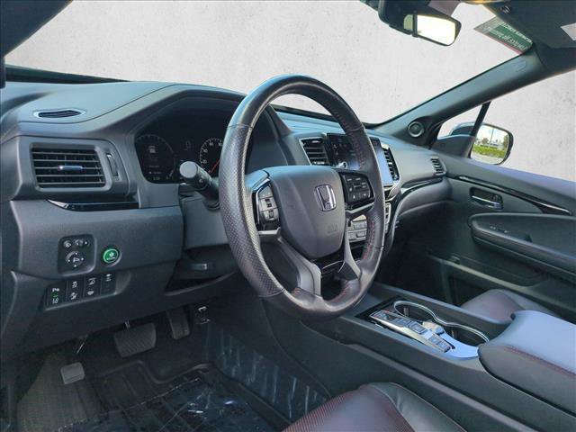 Used 2025 Honda Ridgeline Black Edition image 10