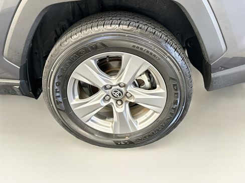 Used 2025 Toyota RAV4 XLE AWD/4WD image 11