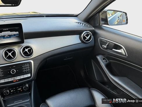 Used 2020 Mercedes-Benz GLA 250 4MATIC w/ Premium Package image 16