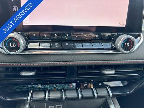Used 2025 Chevrolet Colorado Z71 w/ Technology Package AWD/4WD image 19