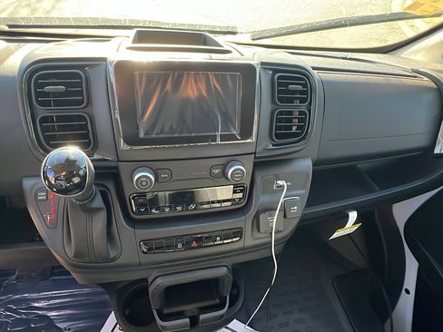 Used 2025 RAM ProMaster 2500 w/ Convenience Group image 30