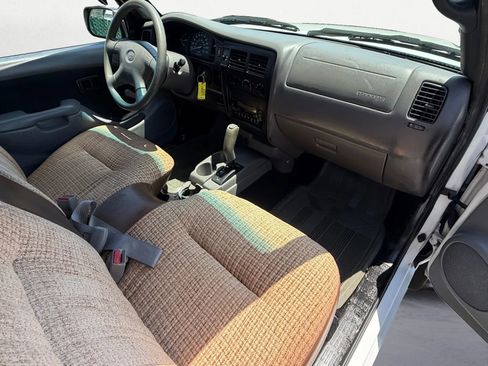 Used 2002 Toyota Tacoma 2WD Regular Cab image 21