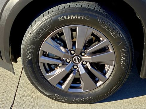 Used 2023 Nissan Pathfinder S image 9