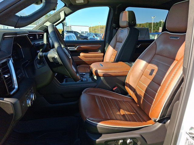 Used 2025 GMC Sierra 3500 Denali Ultimate AWD/4WD image 17