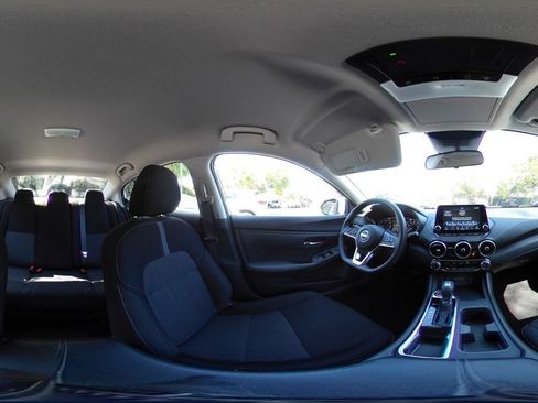 Used 2025 Nissan Sentra SV FWD image 40