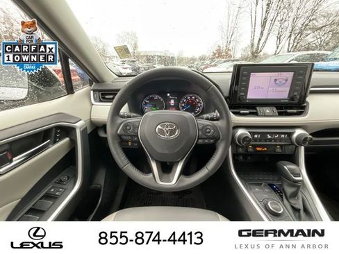 Used 2022 Toyota RAV4 XLE Premium image 15