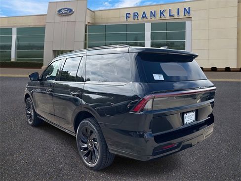 New 2025 Lincoln Navigator Reserve w/ Jet Appearance Package image 5