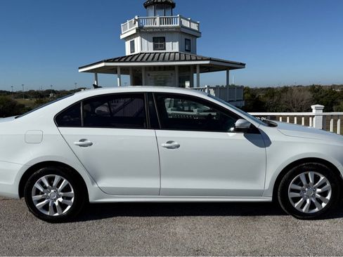 Used 2014 Volkswagen Jetta SE image 4