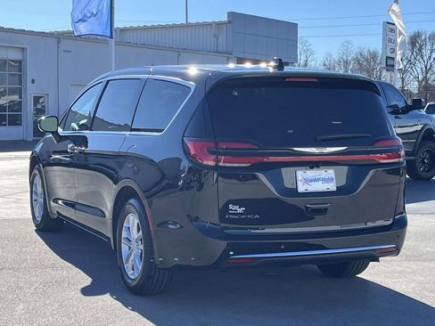 New 2026 Chrysler Pacifica Select image 5