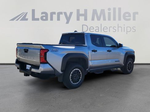 Certified 2024 Toyota Tacoma TRD Off-Road image 5