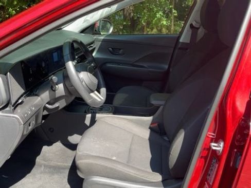 Used 2025 Hyundai Kona SEL FWD image 5