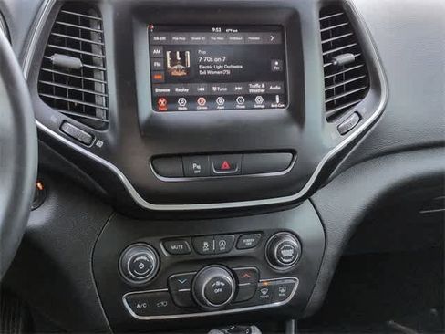 Used 2019 Jeep Cherokee Latitude Plus image 27
