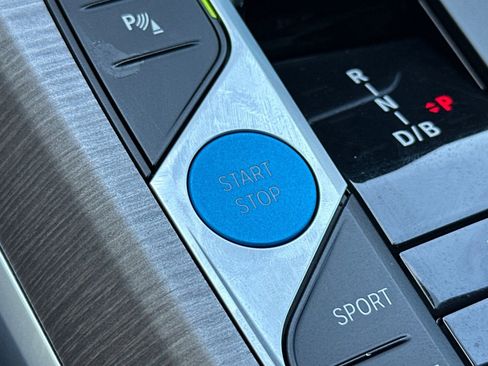 Used 2025 BMW i4 eDrive40 image 28